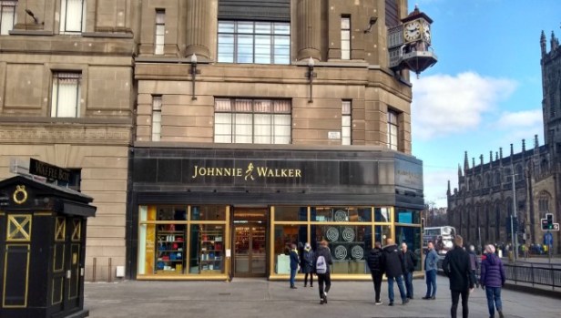 63da7c34d39c6_johnny